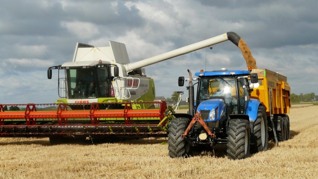 harvest grain combine arable farming 163752.jpeg
